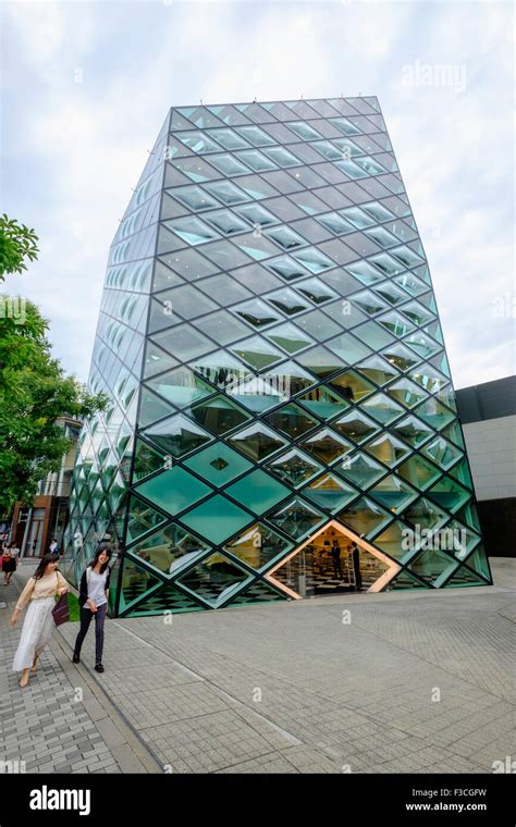 prada flagship store in tokio